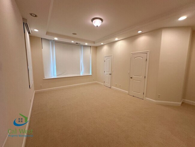 Building Photo - $7995 - Executive 4 bed, 3 full bath, Palo...