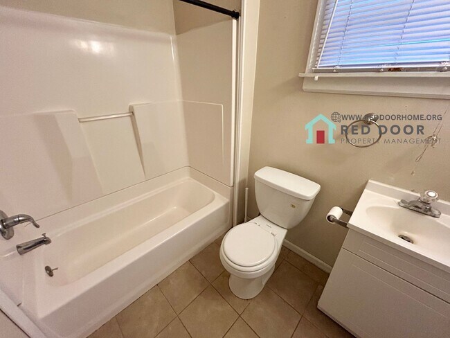 Building Photo - 1104 3rd Ave N