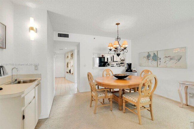 Building Photo - 2206 S Cypress Bend Dr