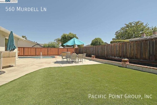 Building Photo - 560 Murdell Ln