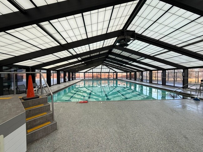 Building Photo - 5415 N Sheridan Rd