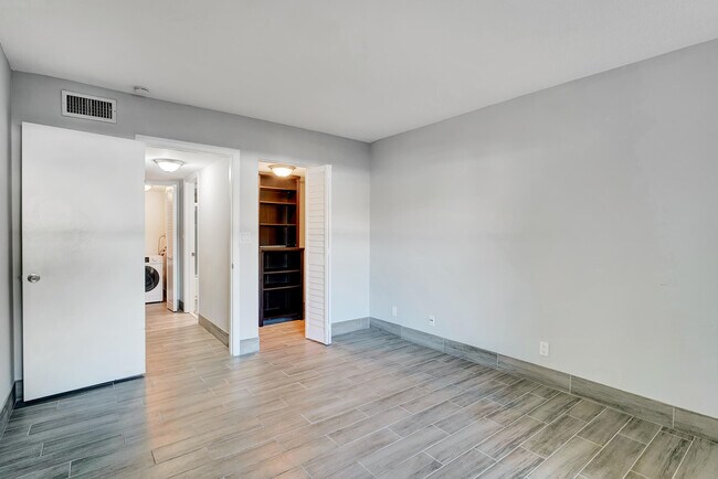 Building Photo - 480 NW 20th St