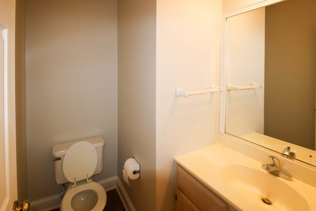 Building Photo - 648 W Parkside Dr