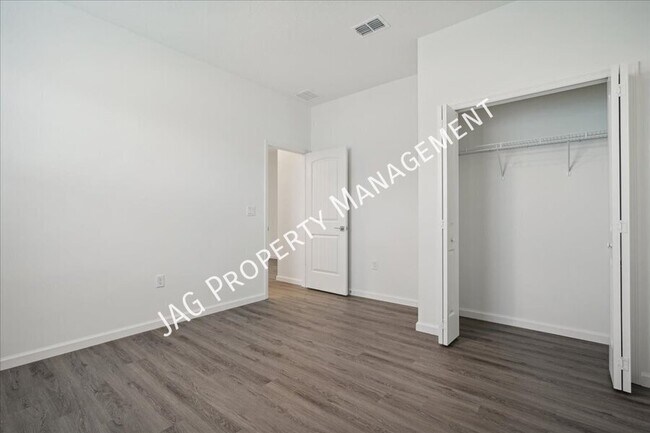 Building Photo - 516 Fredericksburg St