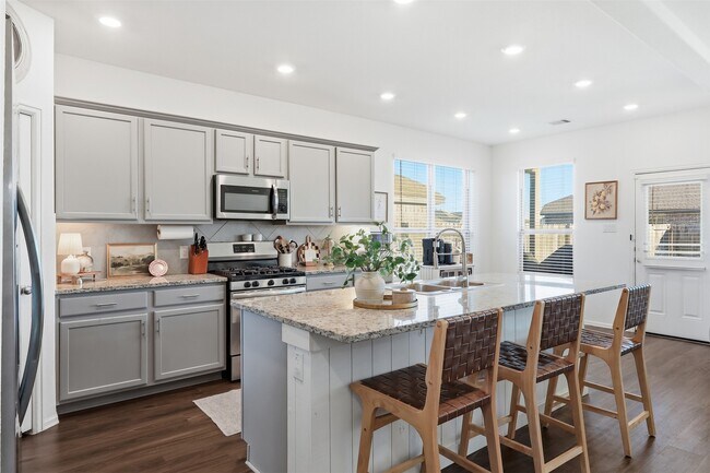 Building Photo - 358 Jewett Meadow Dr