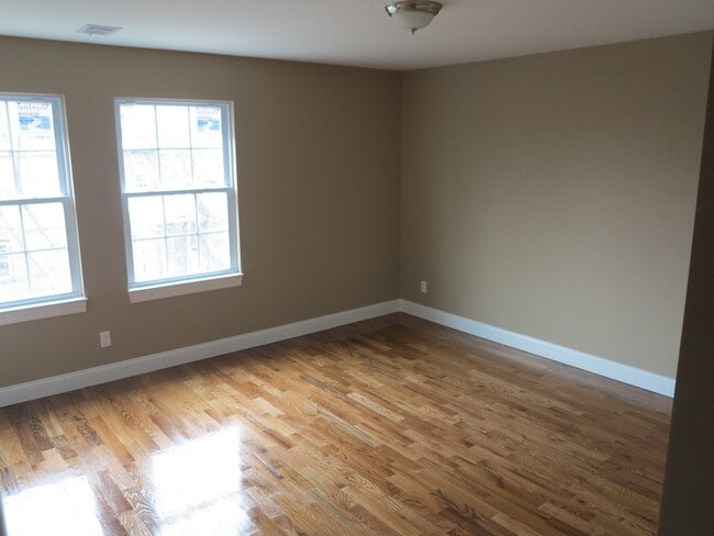 Building Photo - 14 Summit St