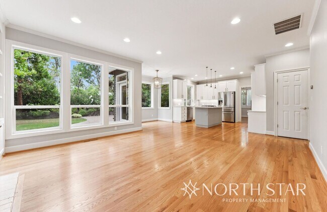 Building Photo - Beautiful Home Near Westlake Park