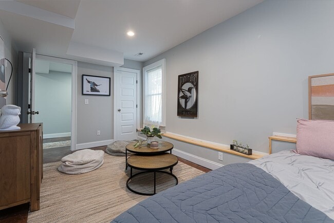 Building Photo - Beautifully Updated House - Awesome Montford Location