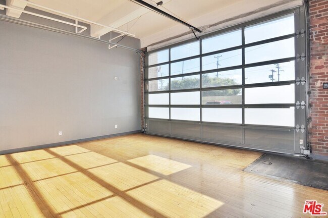 Building Photo - 1850 Industrial St