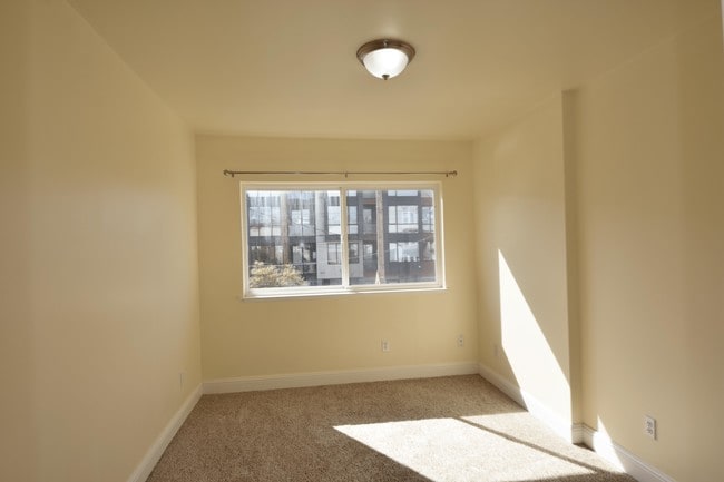 Building Photo - 2641 Harrison St