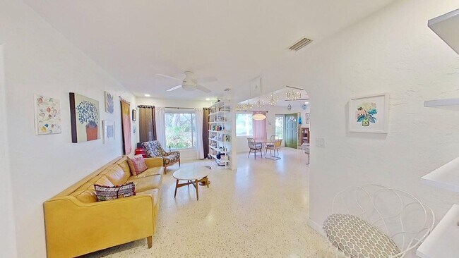 Building Photo - Lake Pasadena - Charming 2 Bedroom Home with Spacious Yard