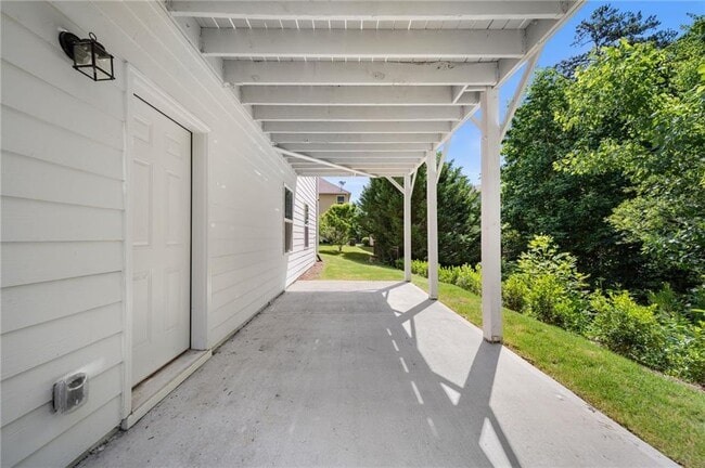 Building Photo - 96 Fairway Dr