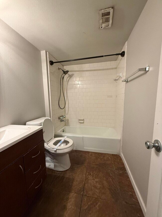 Building Photo - 403 Marshall Ct