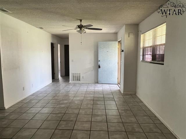 Building Photo - 3020 Cunningham Dr