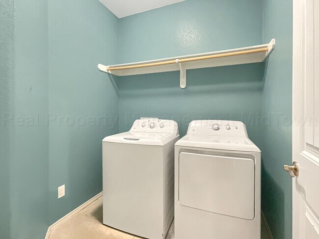 Building Photo - 2053 Leonard Ranch Rd