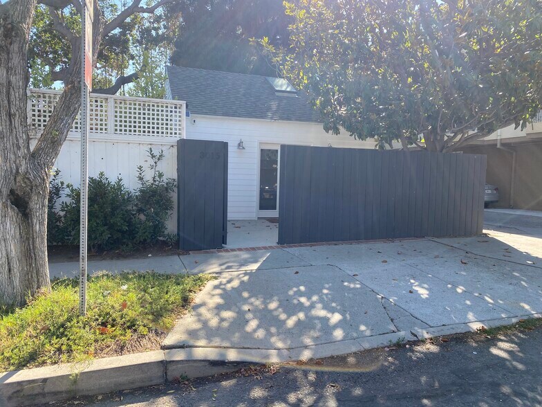 Building Photo - 3015 Butler Ave