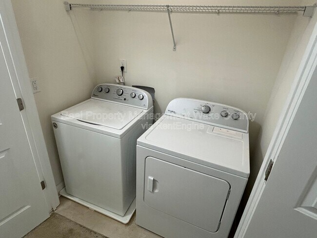 Building Photo - 156 Polaris Ave