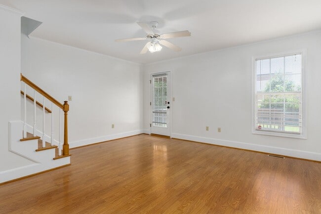 Building Photo - Quiet Neighborhood in a Conveniently Locat...
