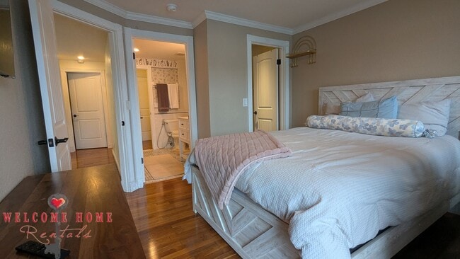 Building Photo - Huge waterfront home, fully furnished, boa...