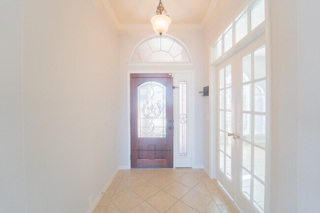 Building Photo - 2910 Sandleigh Dr