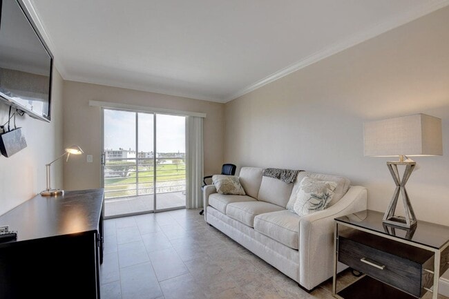 Building Photo - 4028 Newcastle B