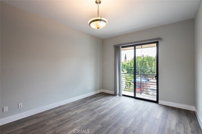 Building Photo - 330 Salem St