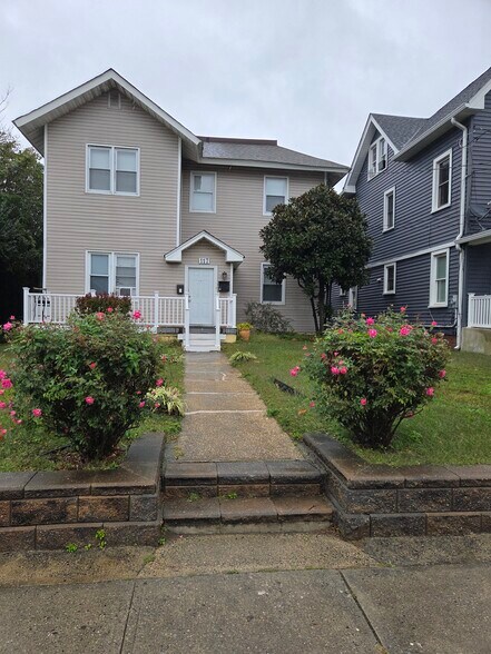 Primary Photo - 117 Seaview Ave