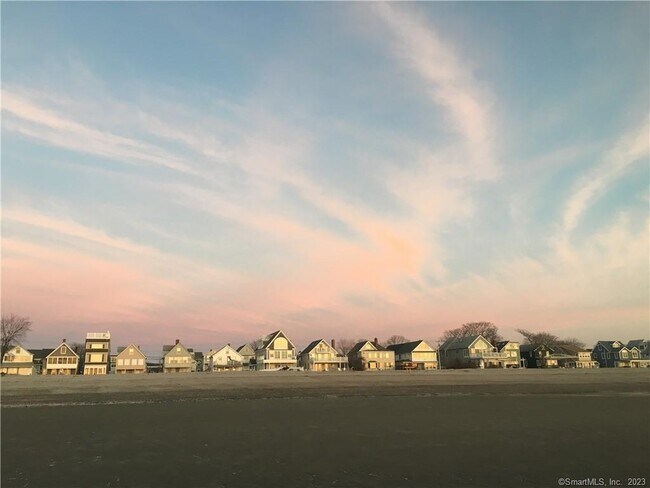 Building Photo - 702 E Broadway