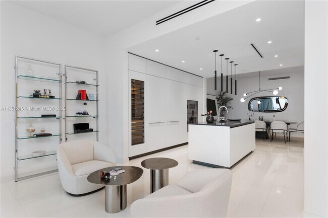 Building Photo - 300 Biscayne Blvd Way