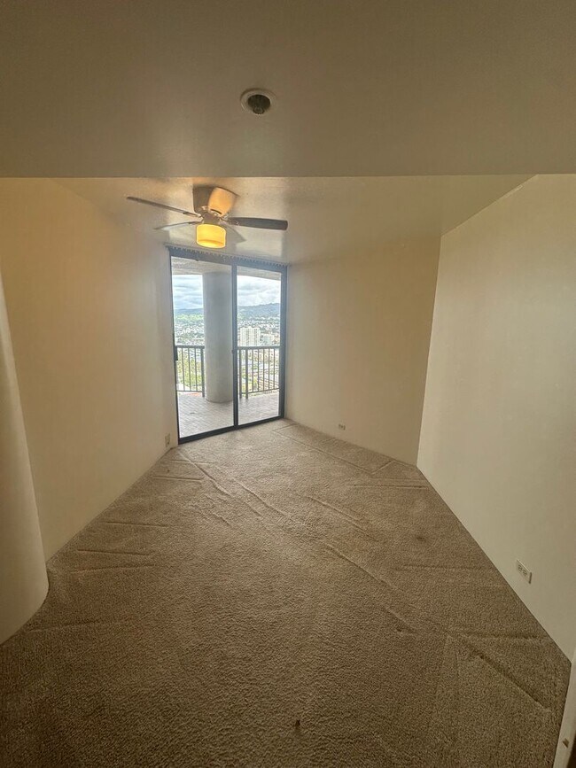 Building Photo - **PET FREINDLY** 2 BD / 1 BA Unit in Honolulu!