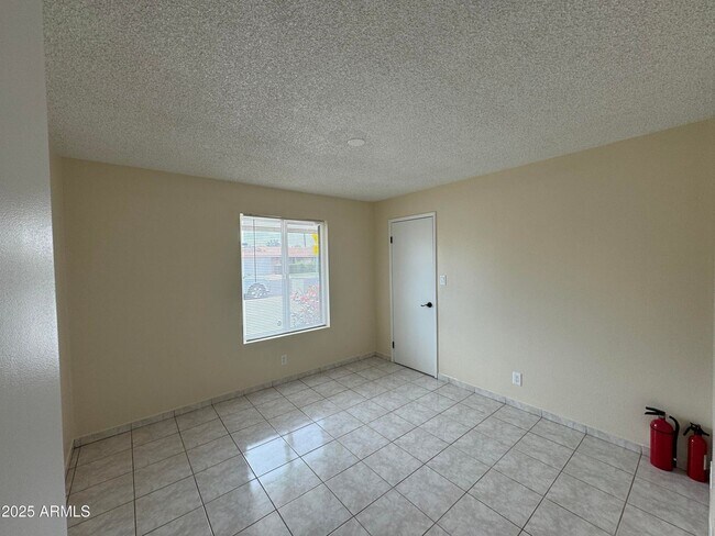 Building Photo - 5502 W Frier Dr