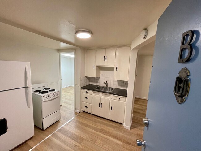 Building Photo - COZY 1BD/1BA LOWER SOUTH HILL APARTMENT | A/C | ON-SITE LAUNDRY | PET FRIENDLY | AVAIL NOW