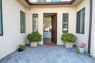 Building Photo - 3687 Valley St