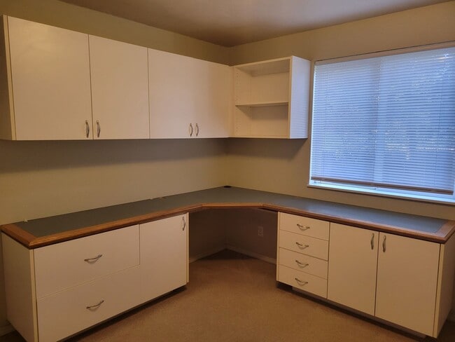 Building Photo - Single level home close to Old Mill & Blakely Park