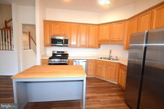 Building Photo - 24600 Siltstone Square