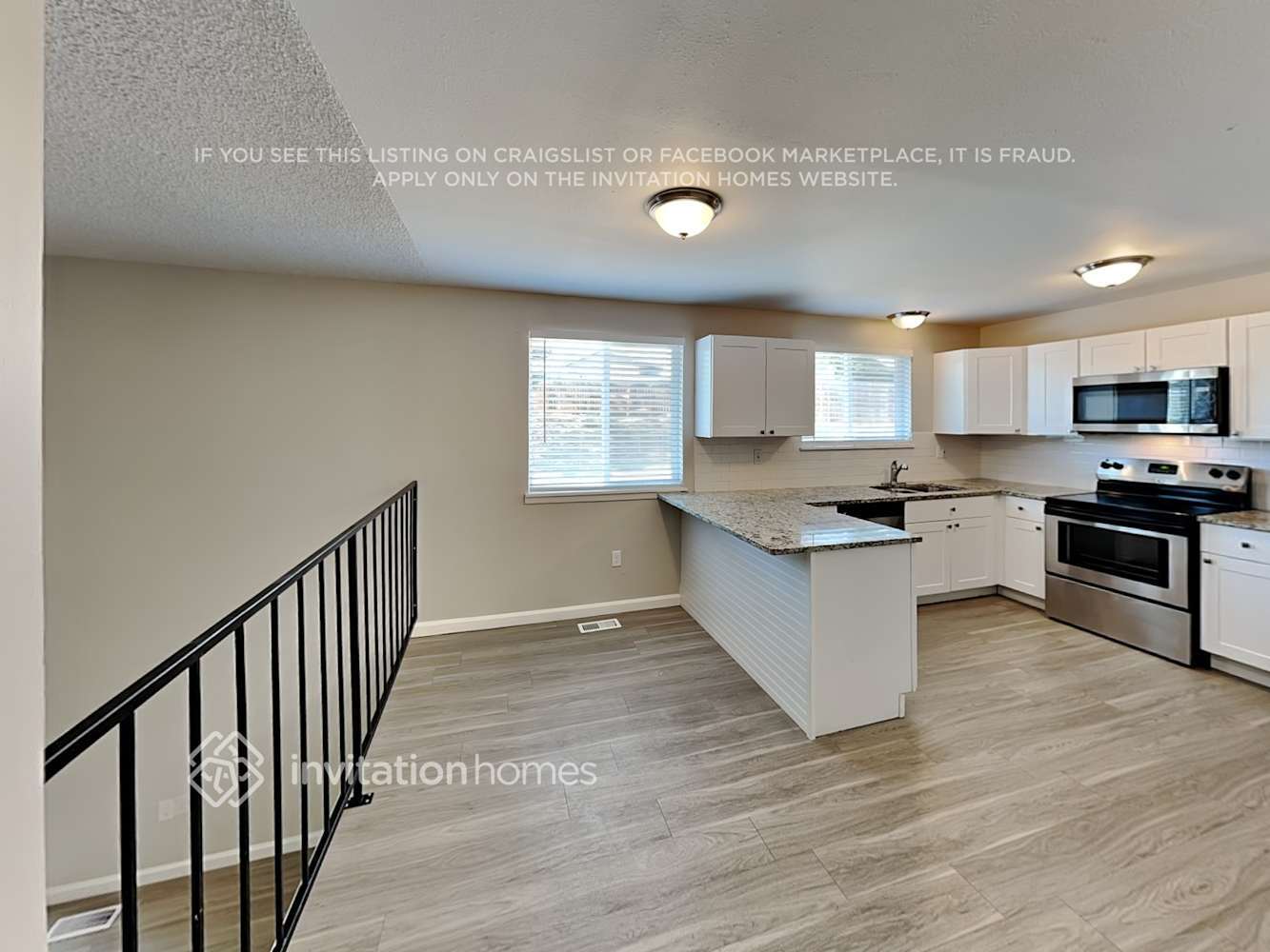 Building Photo - 16265 E Hamilton Pl