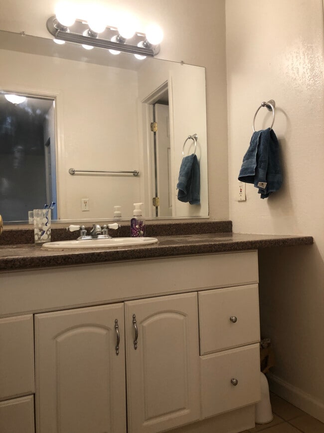 Building Photo - 517 Washtenaw Ave