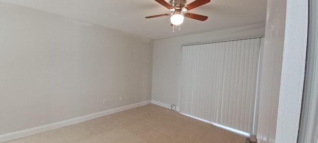 Building Photo - 519 SW Sara Blvd