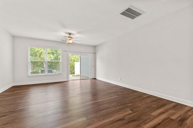 Building Photo - Beautifully Kept 2-Bedroom Townhome in Dur...