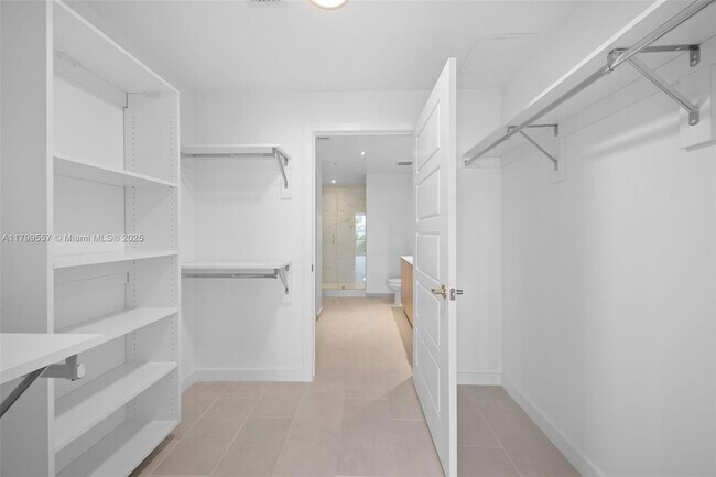 Building Photo - 2150 N Bayshore Dr