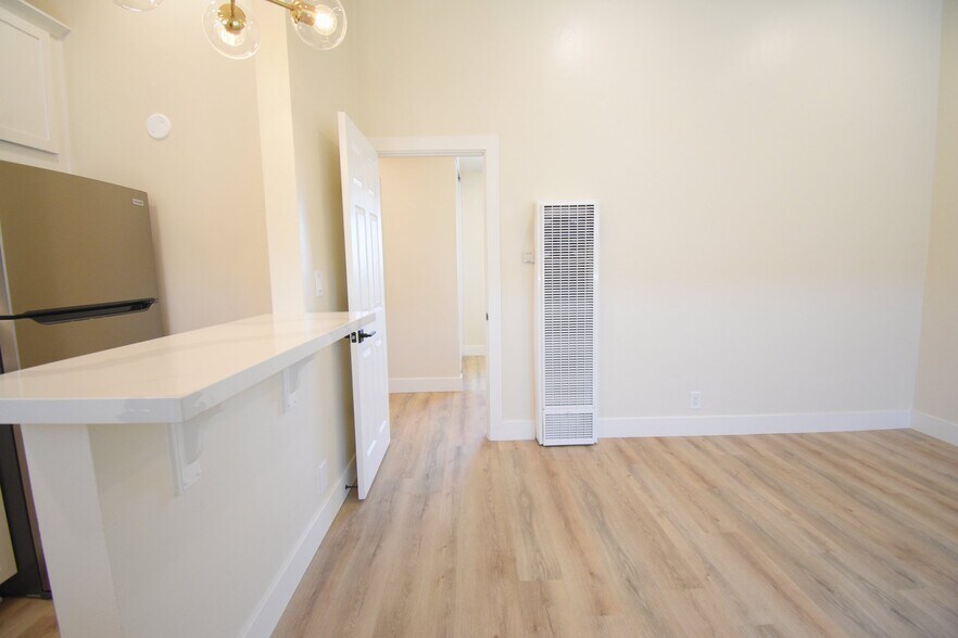 Building Photo - 1312 S Pacific St