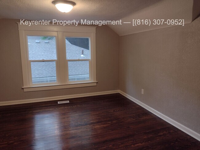 Building Photo - 1419 S Willow Ave