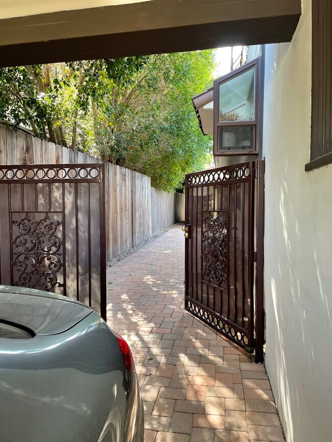 Gate/Entrance - 153 S La Peer Dr