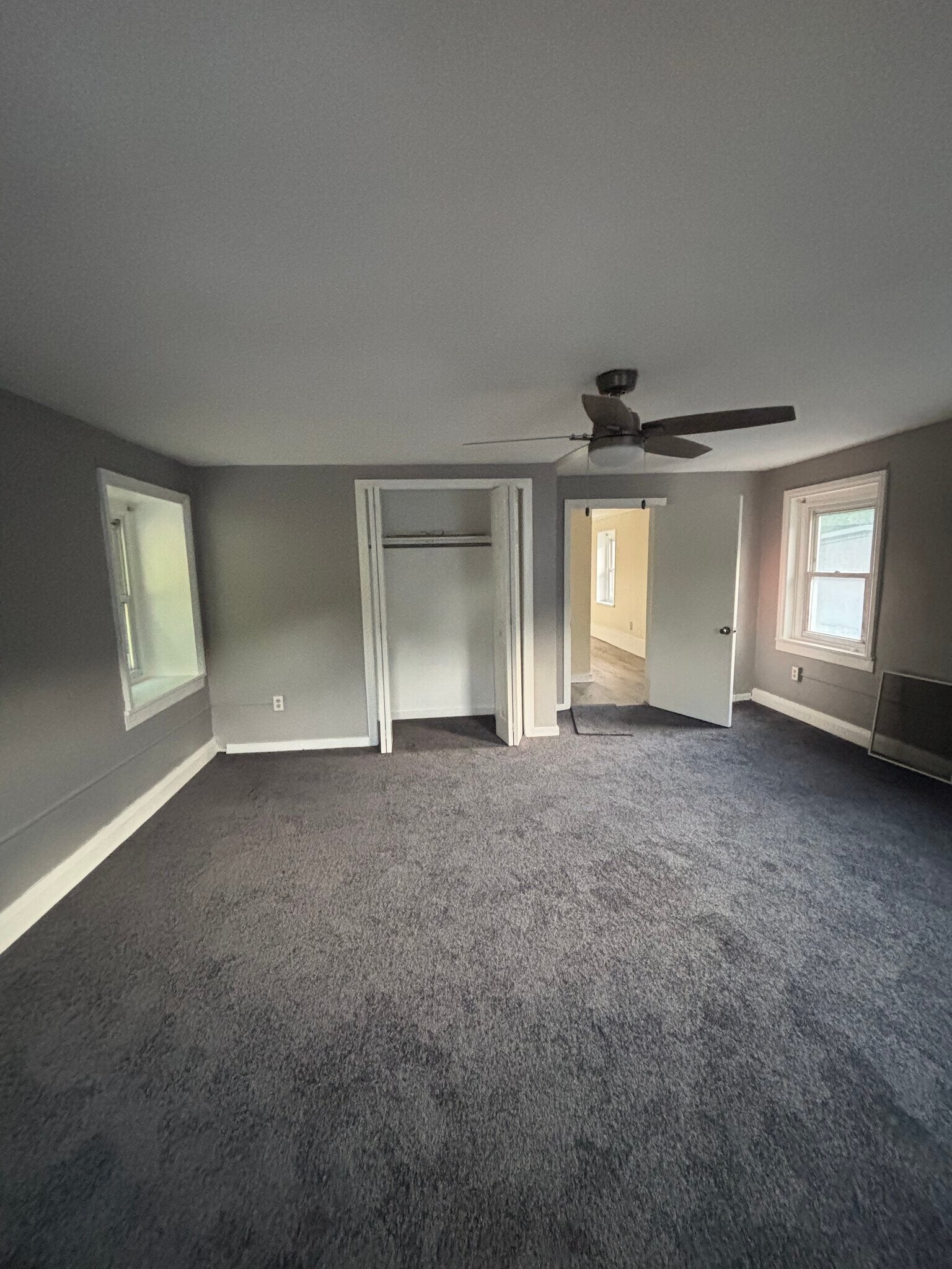 Building Photo - 2233 Farmington Ave