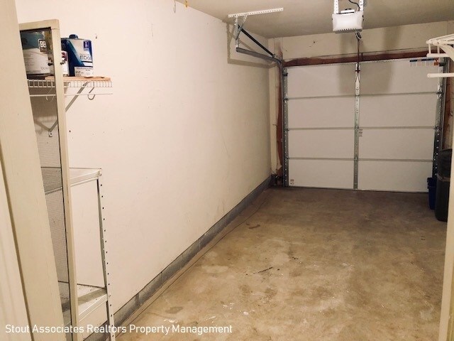 Building Photo - 151 Hickory Ln