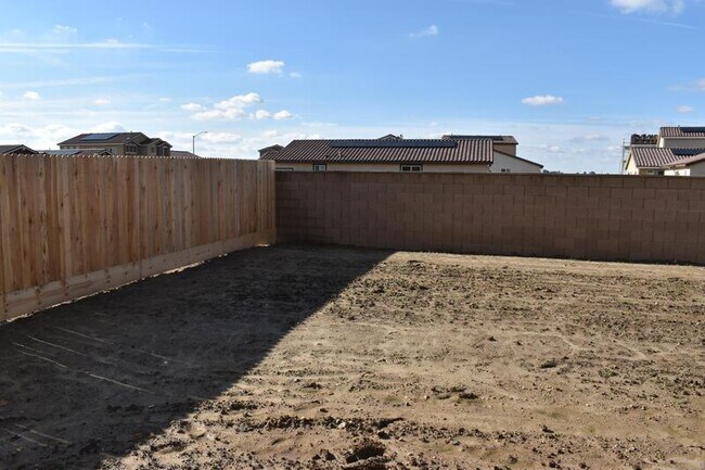 Building Photo - 4543 Iris Ct