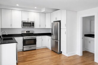 Building Photo - 727 Quebec Place NW