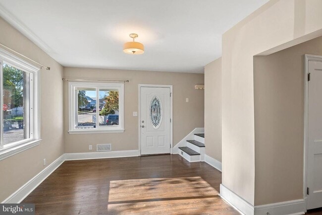 Building Photo - 4621 Greenhill Ave