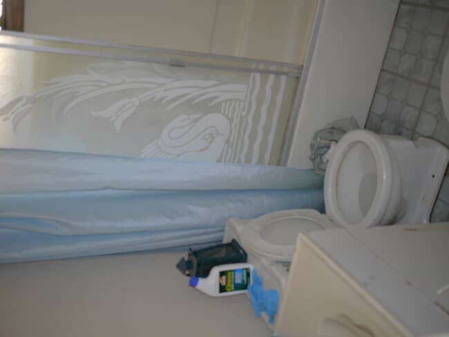 Building Photo - Charming 2-Bed, 1.5-Bath Home with 2-Car Garage in Hesperia, CA!