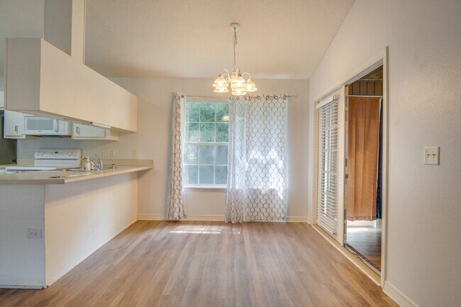 Building Photo - Northeast Pensacola 2 R, 2BA Home Near UWF with LVP Flooring, Large Sunroom, Spacious Lot & Backy...